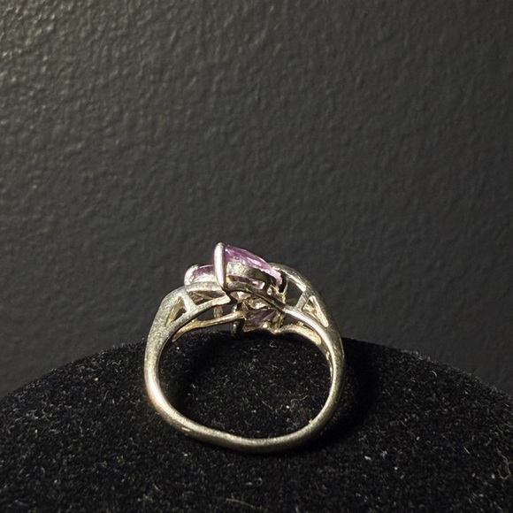 Elegant Silver and Purple Leaf Ring Size 7 - Picture 5 of 8